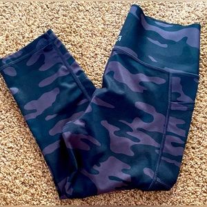 GapFit sculpt revolution Small petite camo pants